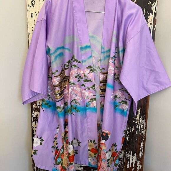 Beautiful women’s Japanese scenery Kimono. Made in Japan. - Picture 1 of 10